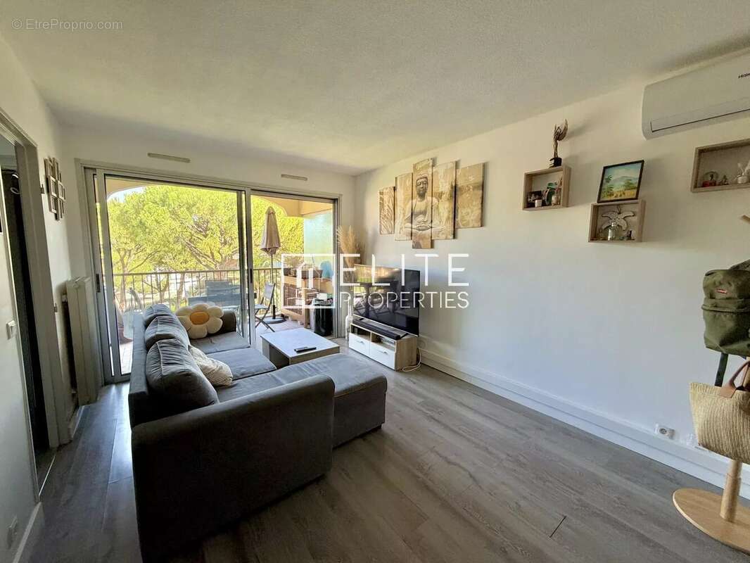 STUDIO 37m² COIN NUIT & TERRASSE - Mandelieu-la-Napoule - photo 6