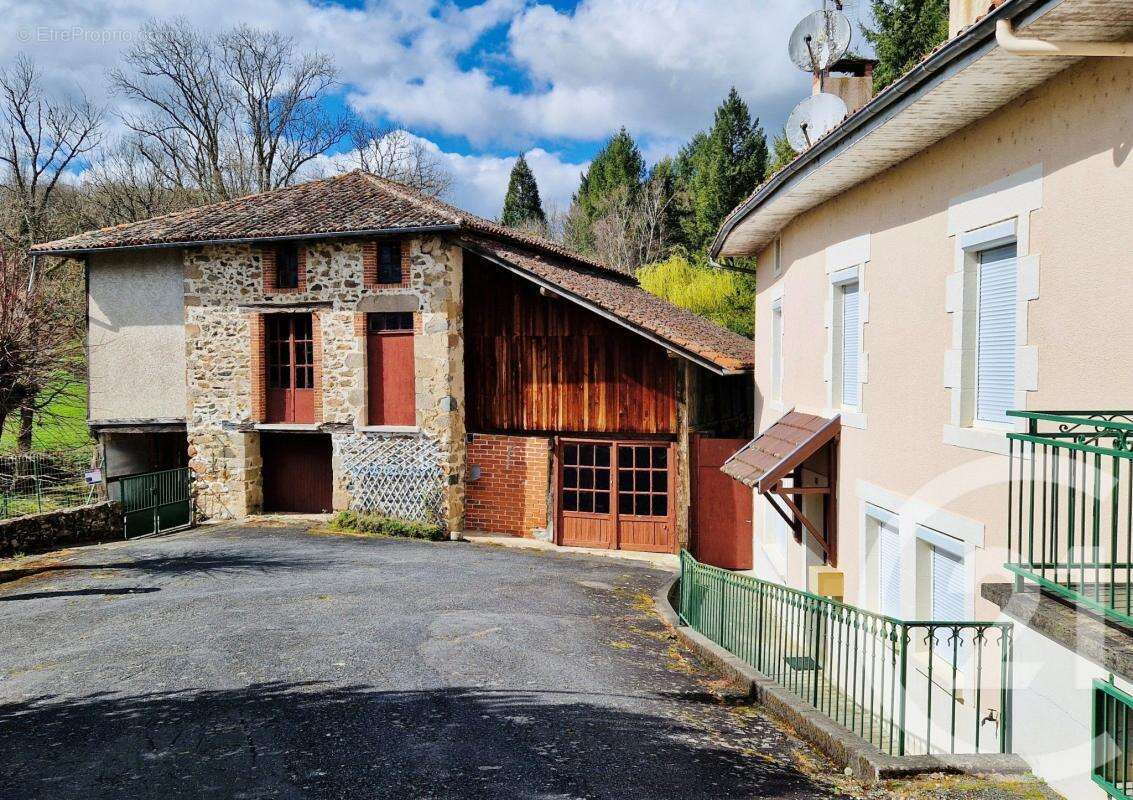 Maison à SAINT-LAURENT-SUR-GORRE