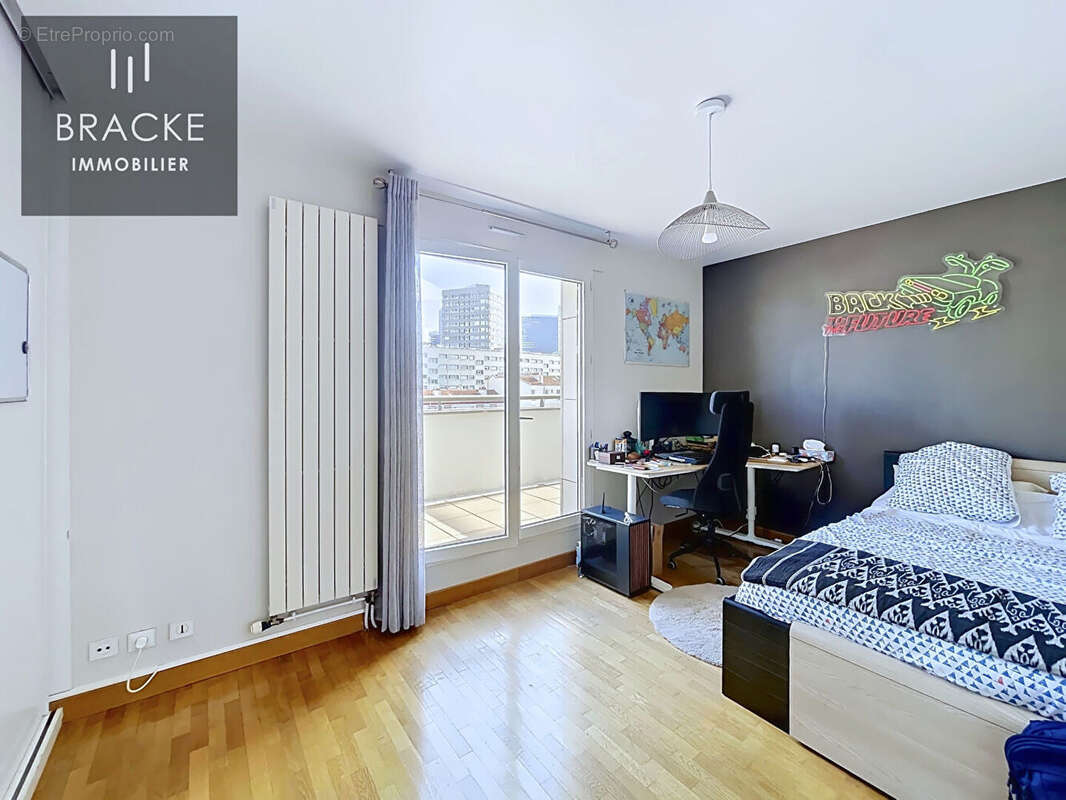 Appartement à COURBEVOIE