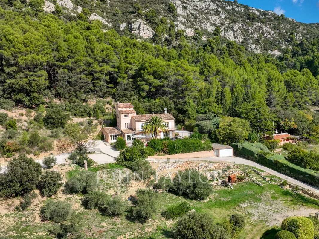 Maison à VAUVENARGUES