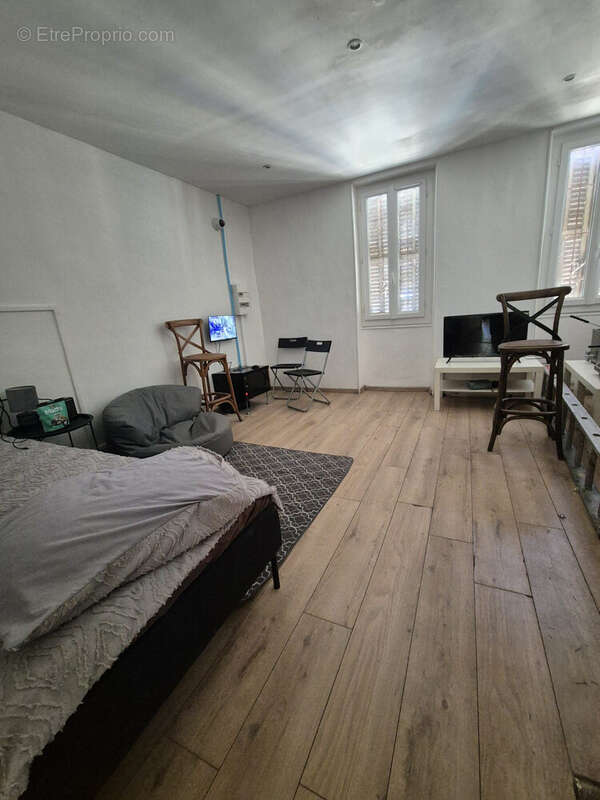 Autre à MARSEILLE-9E
