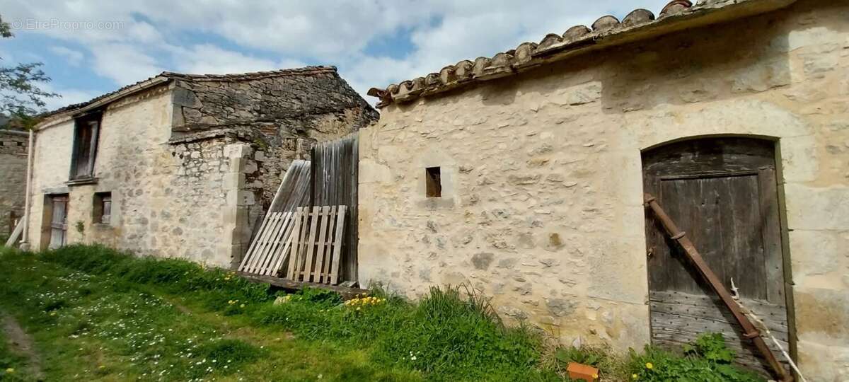 Bâtisse en pierre à rénover - photo 2