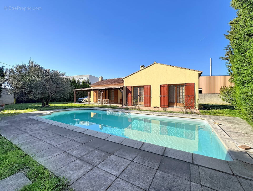 Maison à LE PONTET