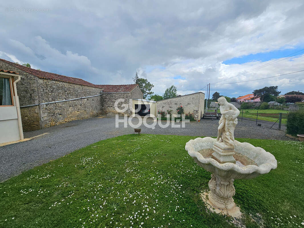 Maison à SAINT-MICHEL-LE-CLOUCQ