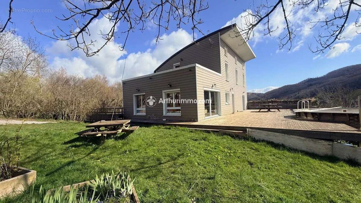 Maison à SAINT-BEAUZELY