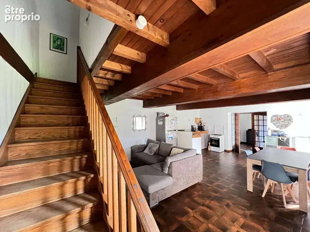 Corps de ferme avec grange et jardin clos -165 m² - Aubiat - Fort potentiel - photo 9