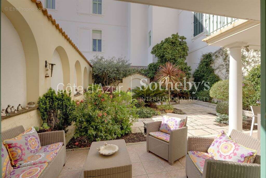 Maison de charme à vendre à Cannes Palm Beach – Patio, vue mer et adresse d’exception - photo 8