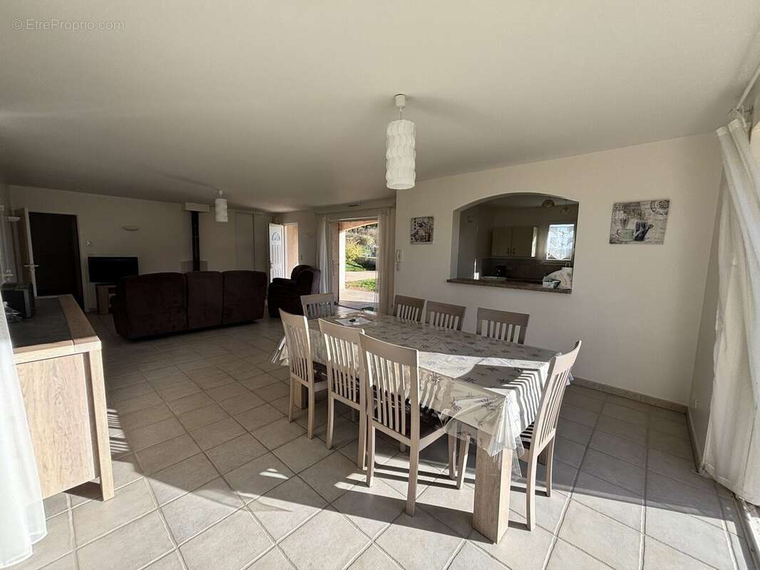 Maison à SAINT-BONNET-DES-BRUYERES