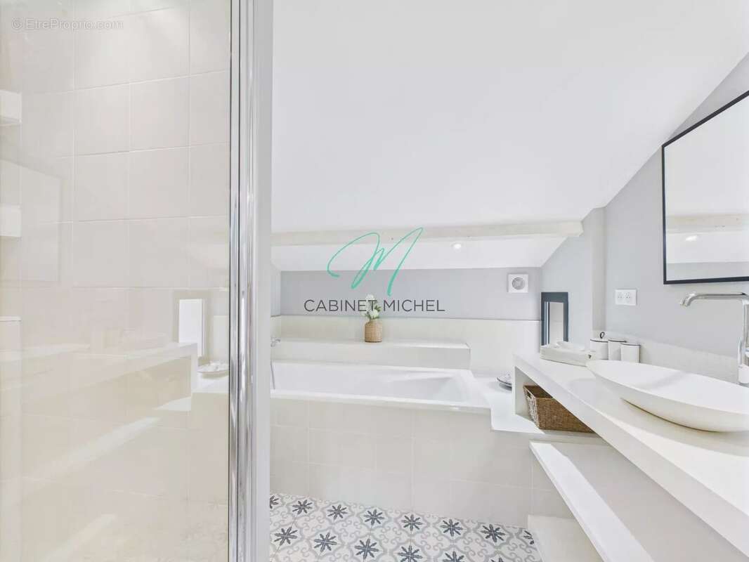 Maison à ROQUEFORT-LES-PINS