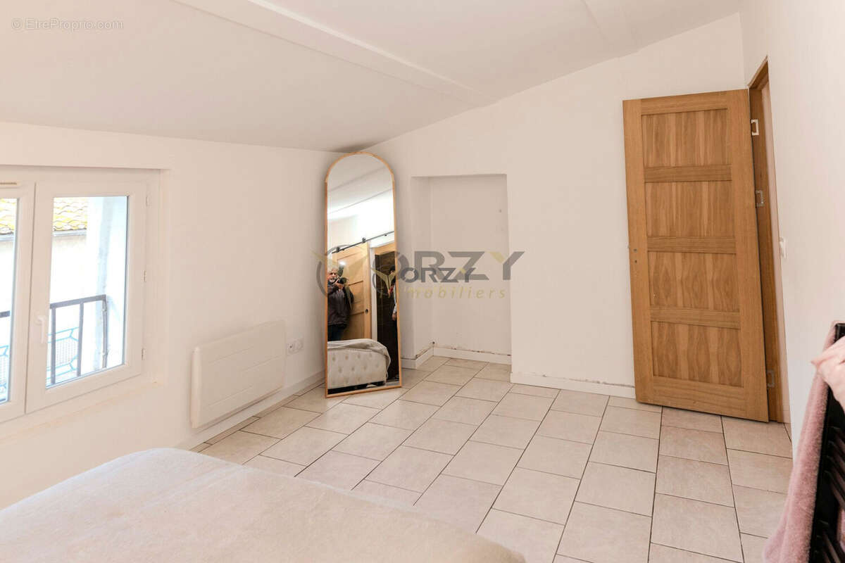 Maison à JONQUIERES-SAINT-VINCENT