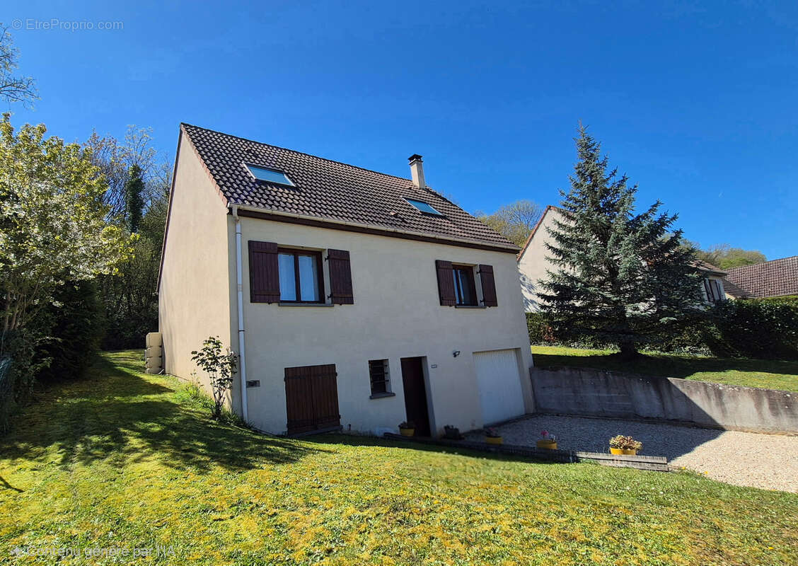 Maison à HOUDAN