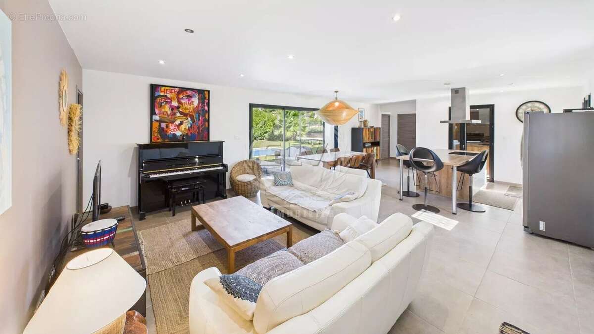 Maison à PLAN-DE-LA-TOUR