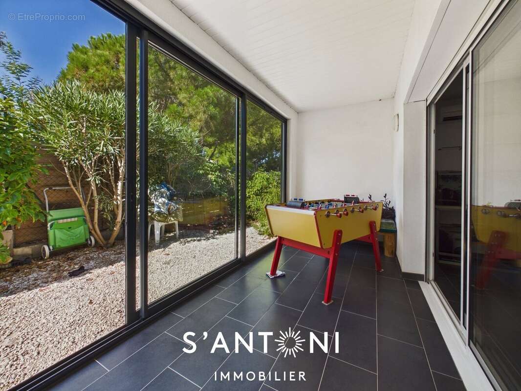 À vendre  Villa mitoyenne de plain-pied à 100 m du Port de Marseillan - photo 5