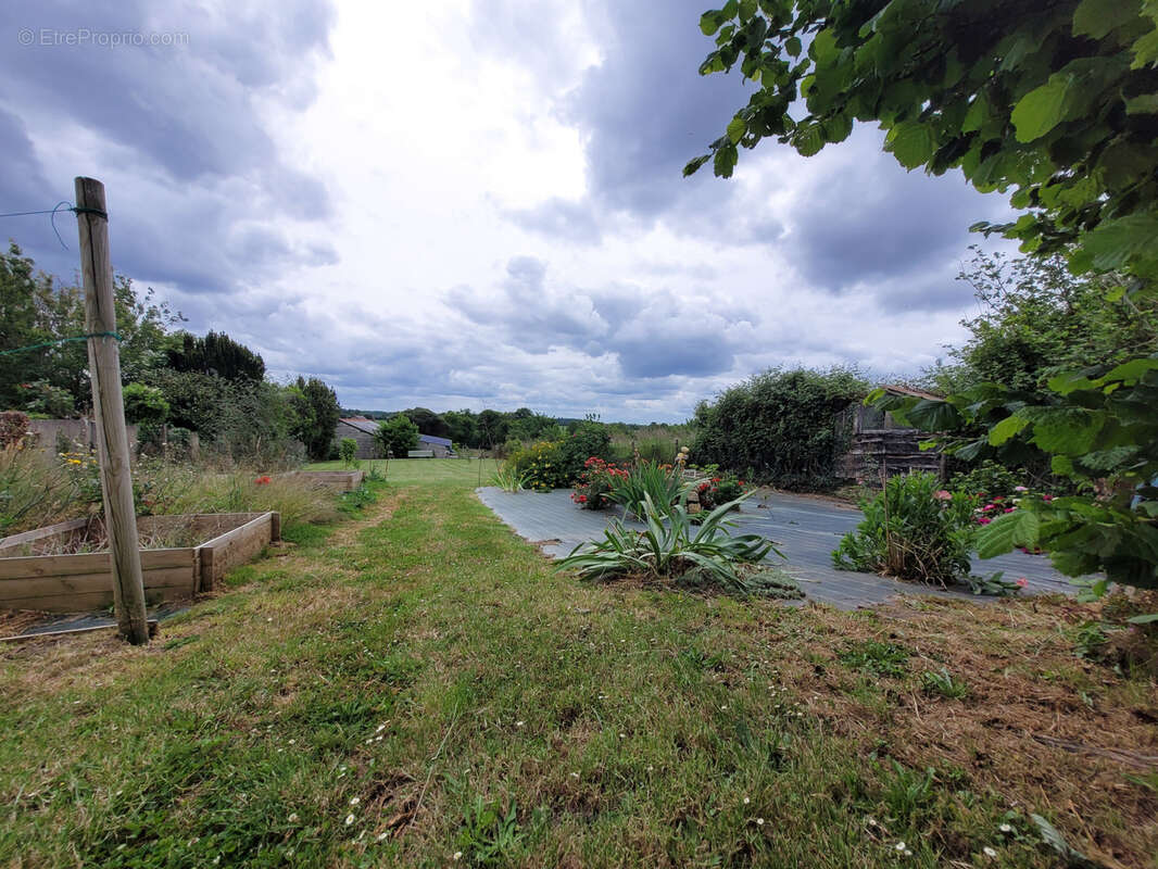 Maison à BAZOUGES-LA-PEROUSE