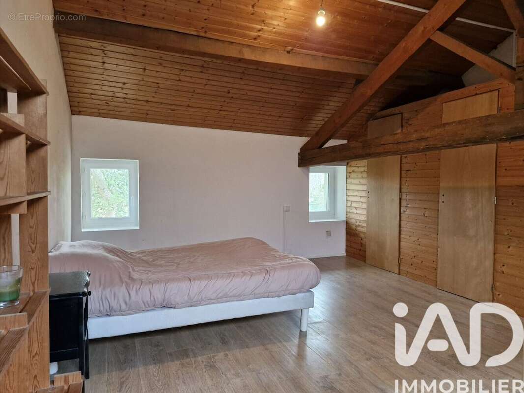Maison 192 m² à Lizant  - photo 8