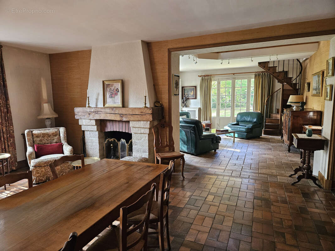 Maison à DAMPIERRE-EN-YVELINES