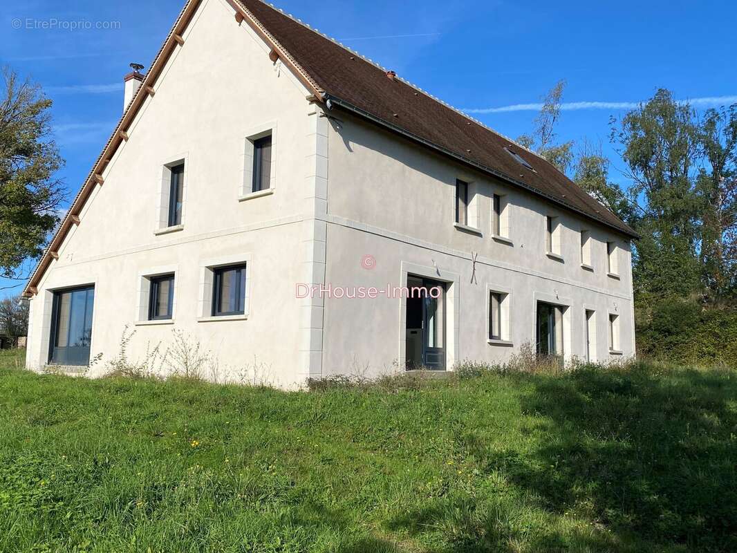 Maison 310 m² à Sainte-Colombe-Sur-Loing  - photo 6