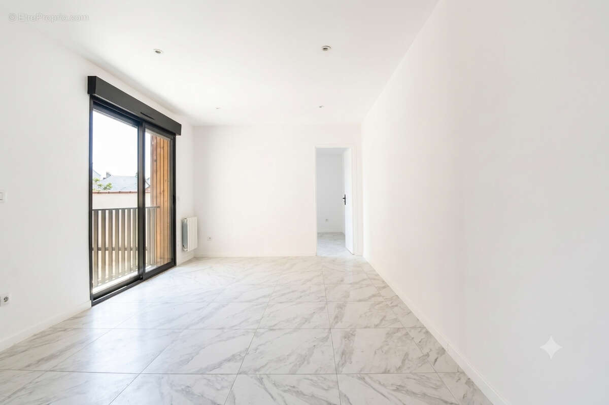 F2 avec cuisine aménagée et équipée 45m2 Frais de notaire réduits - photo 3