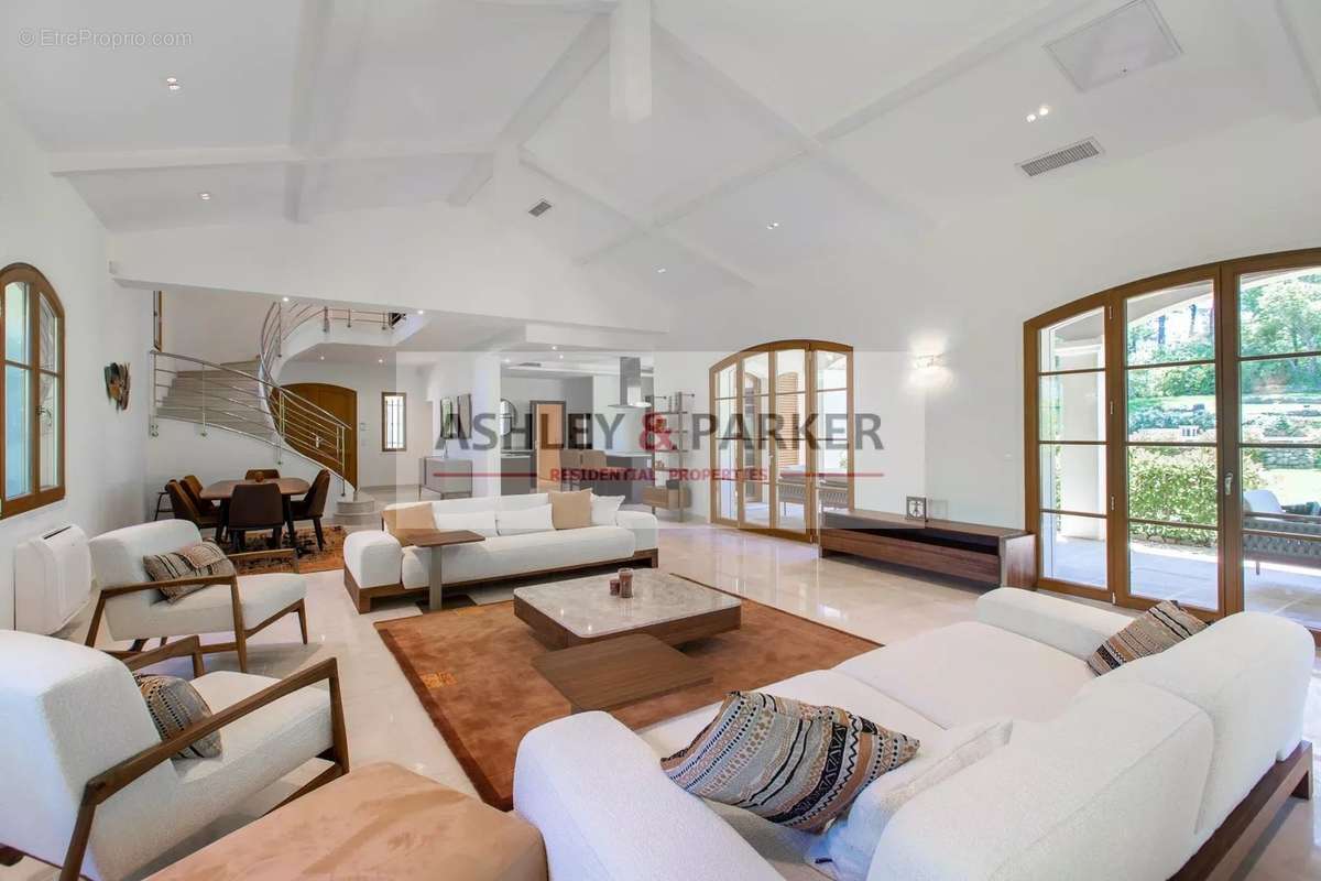 Maison à MOUANS-SARTOUX