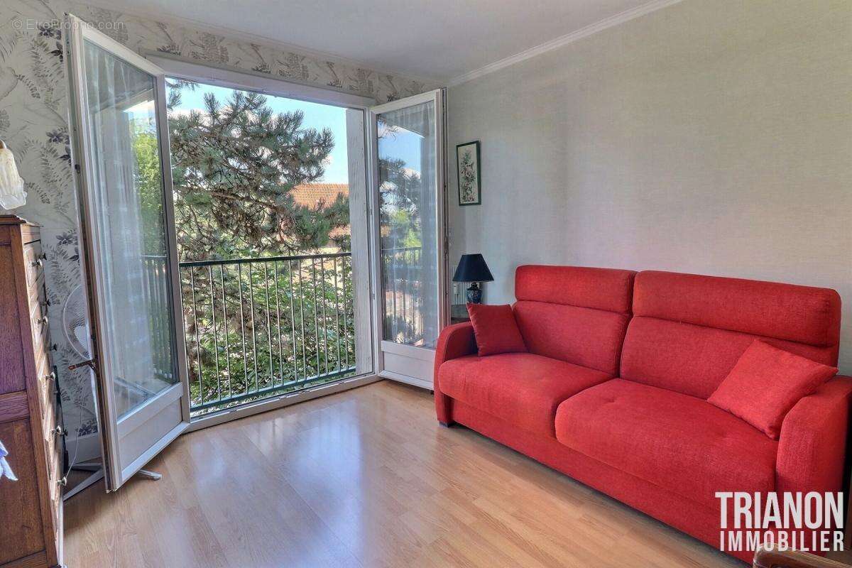 Appartement à LES CLAYES-SOUS-BOIS