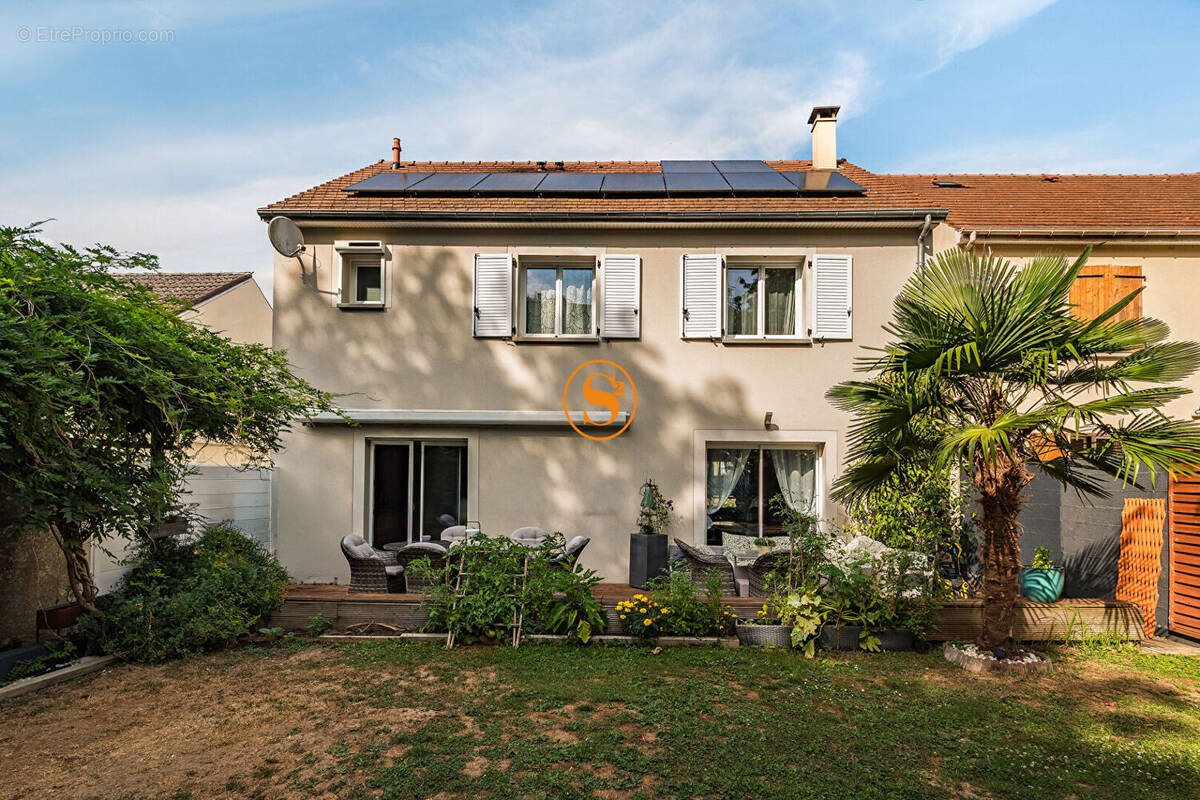 Maison à MARLY-LA-VILLE