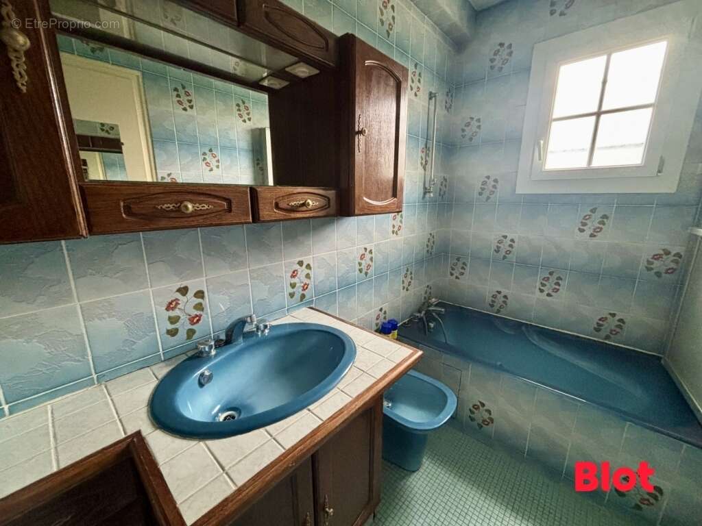 Maison à NOYAL-CHATILLON-SUR-SEICHE