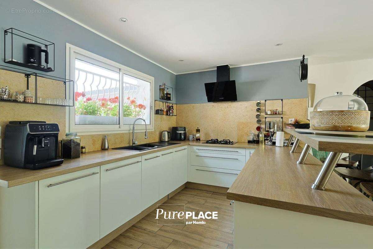 Maison/Villa T4 de 140 m2 à Évenos 83330 - photo 9