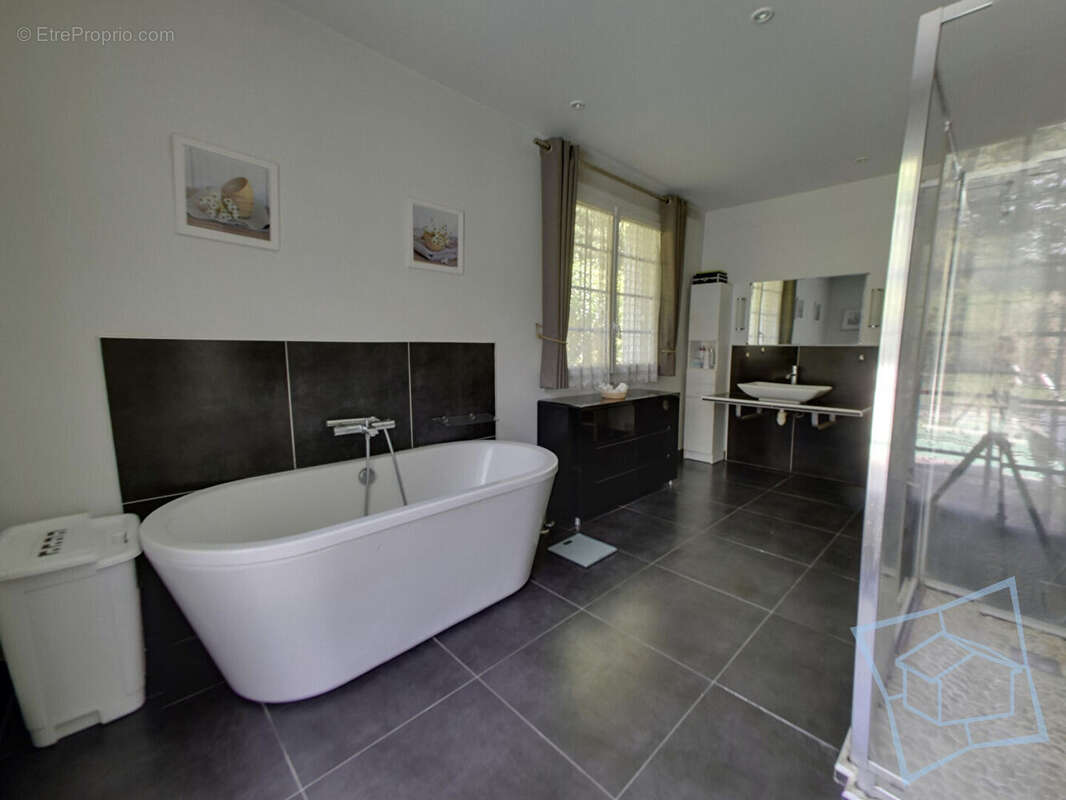 Maison à DAMPIERRE-EN-YVELINES