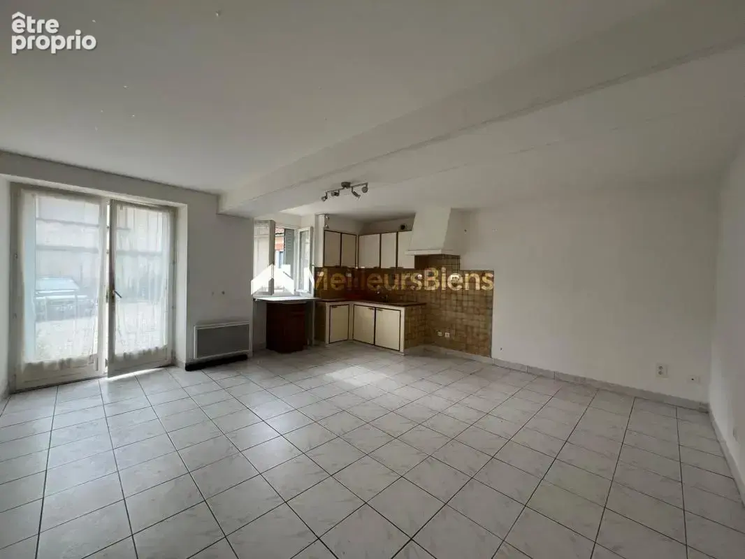 Ensemble immobilier - 134 m² composé d'une maison louée (T4) et d'une maison libre (T2) + grange et garages - photo 11