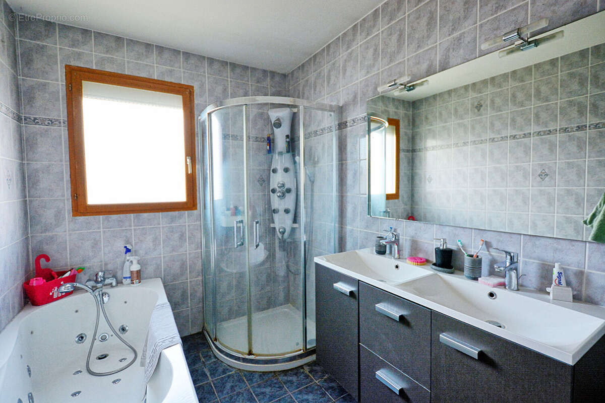 Maison à SAINT-PIERRE-EN-FAUCIGNY