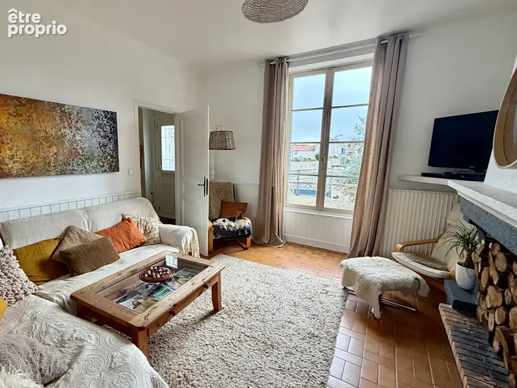 Maison avec piscine, commerces à pied, dépendances et grands garages, proche TGV et plages - photo 5
