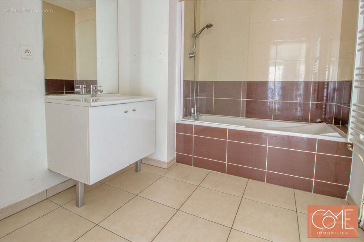 Rennes nord - appartement de type 3 - 2 chambres - 64 m² -terasse plein sud - 2 stationnements securises - ascensseur - proche c - photo 3