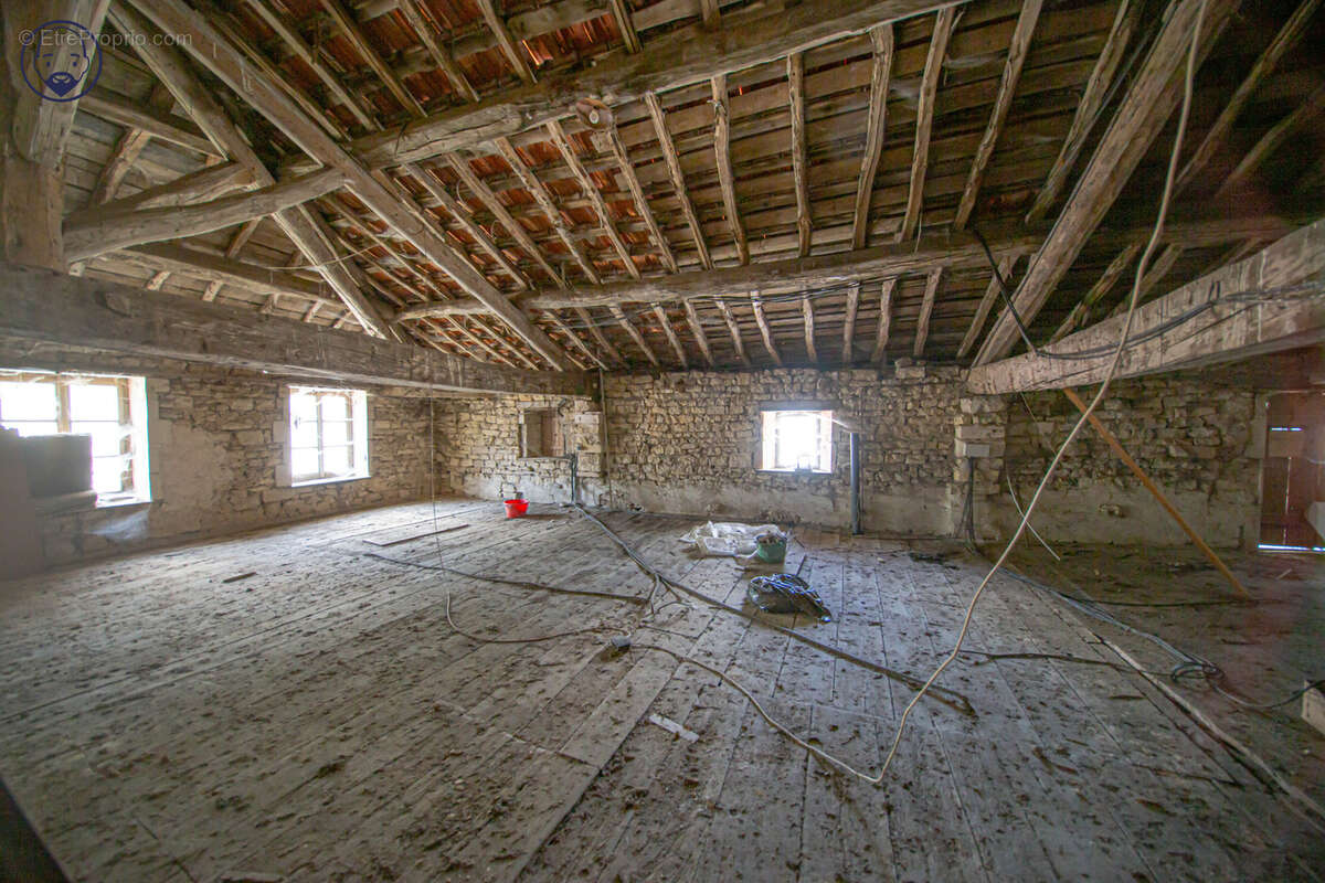 Spacieuse maison avec dépendance et pâture - photo 16
