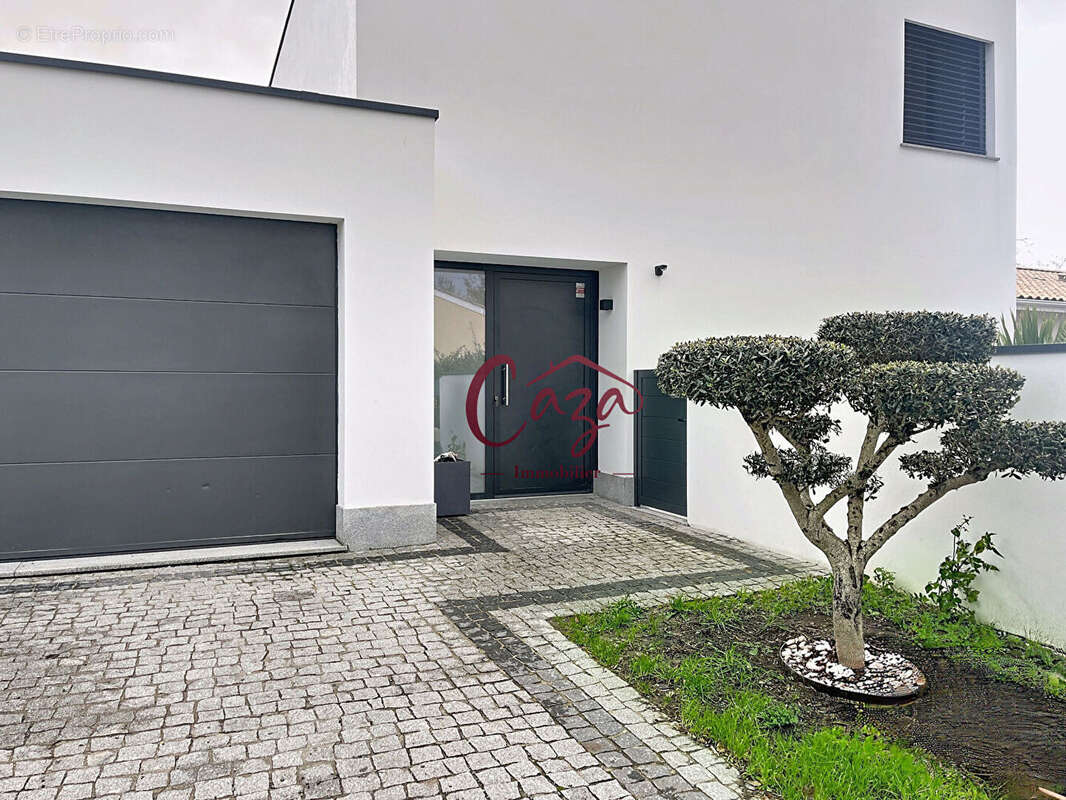 Maison à CAMBLANES-ET-MEYNAC