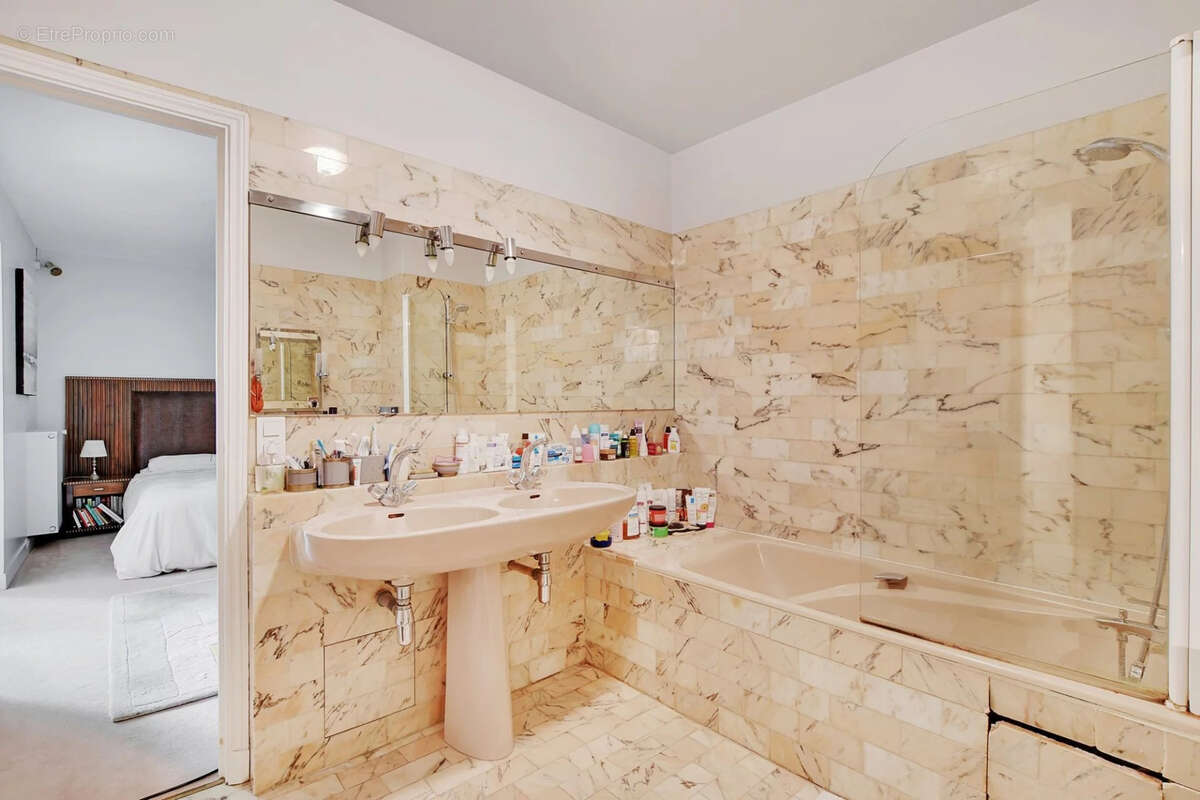 Appartement à PARIS-7E
