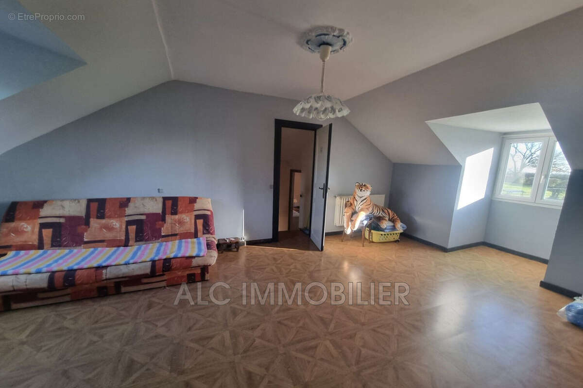 Maison à NEAUPHE-SOUS-ESSAI