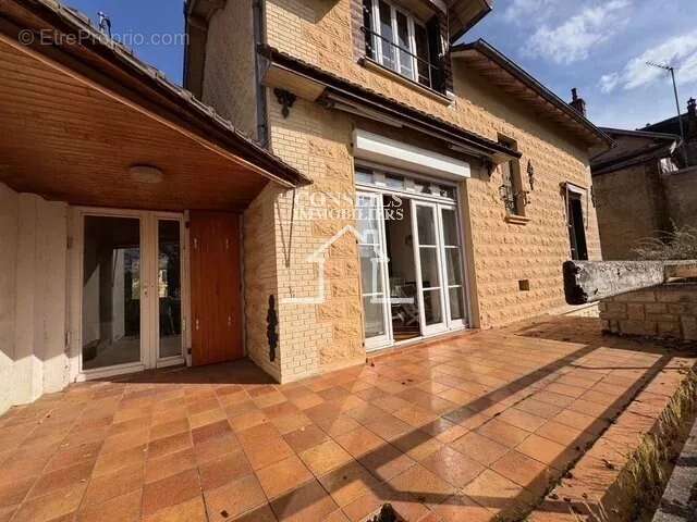 Maison à VILLENEUVE-SUR-YONNE