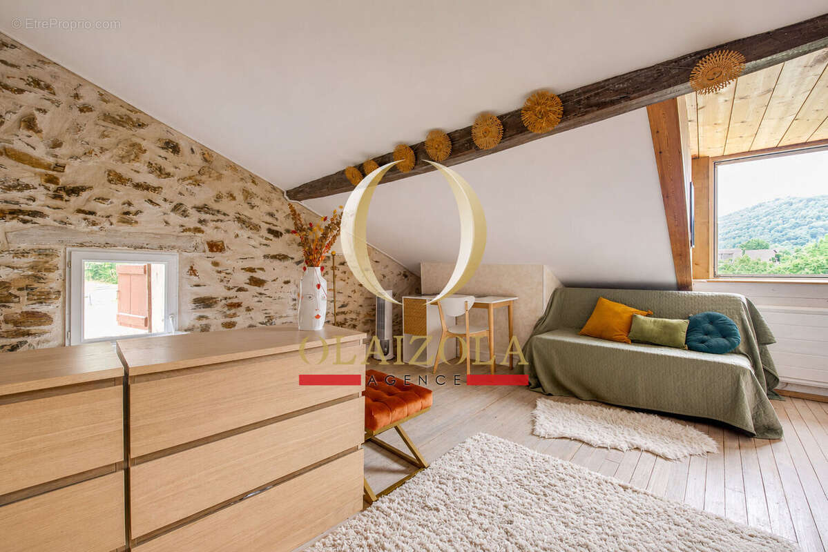 LOUHOSSOA - Ferme basque rénovée avec piscine, 4 hectares et vue montagne - photo 16