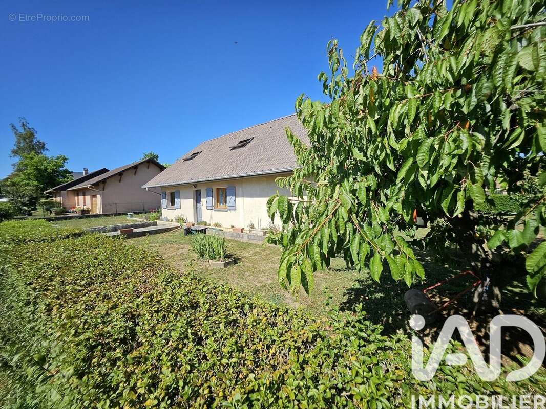 Photo 2 - Maison à YENNE