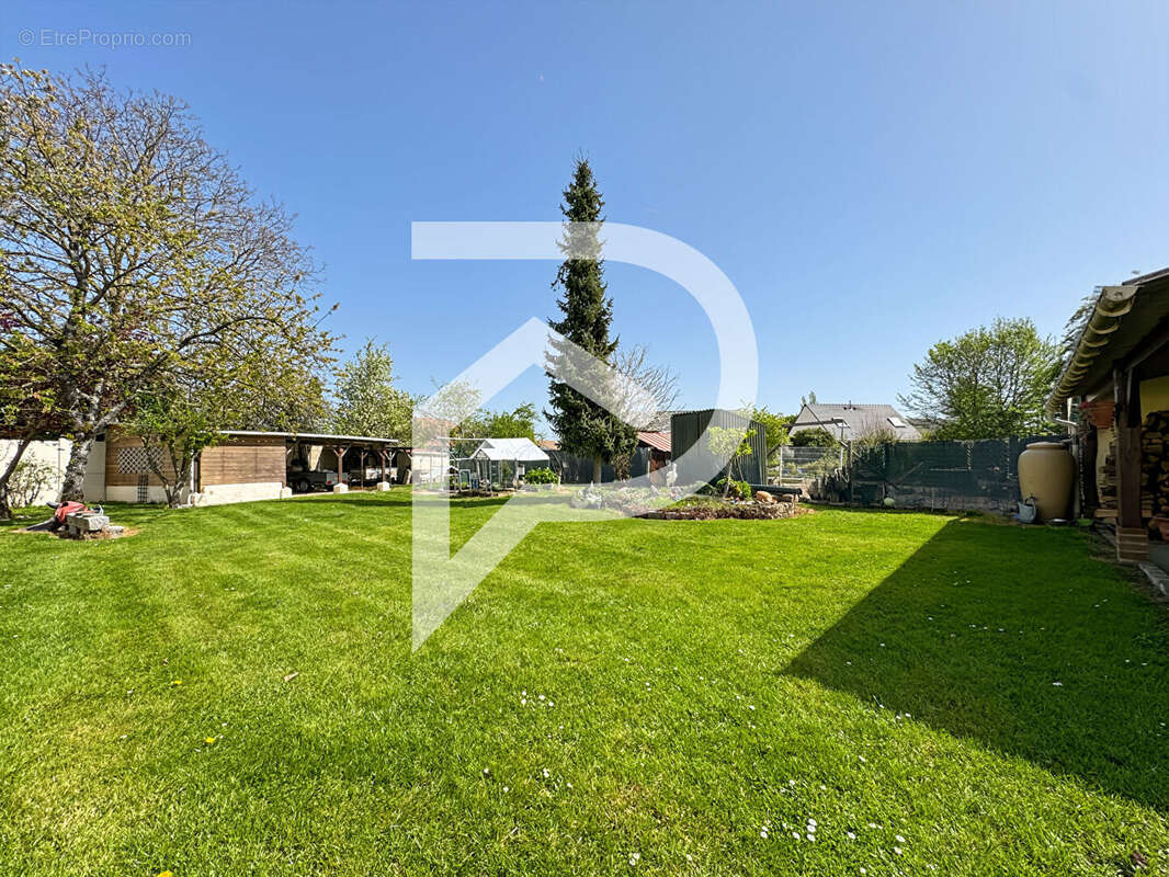 Maison à NOYERS-SAINT-MARTIN