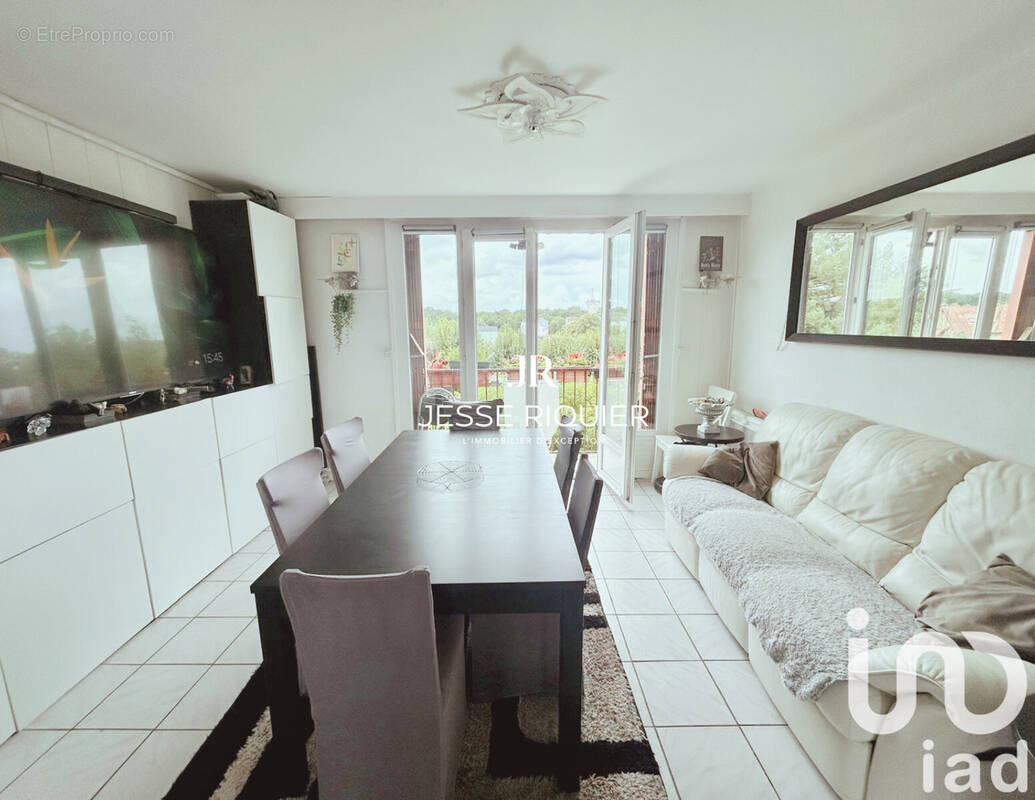 Photo 1 - Appartement à LE MESNIL-LE-ROI