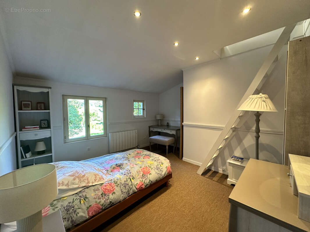 Maison à MILON-LA-CHAPELLE