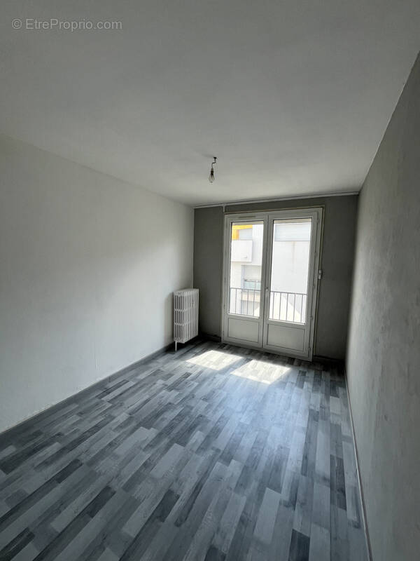 Appartement à LE CHAMBON-FEUGEROLLES