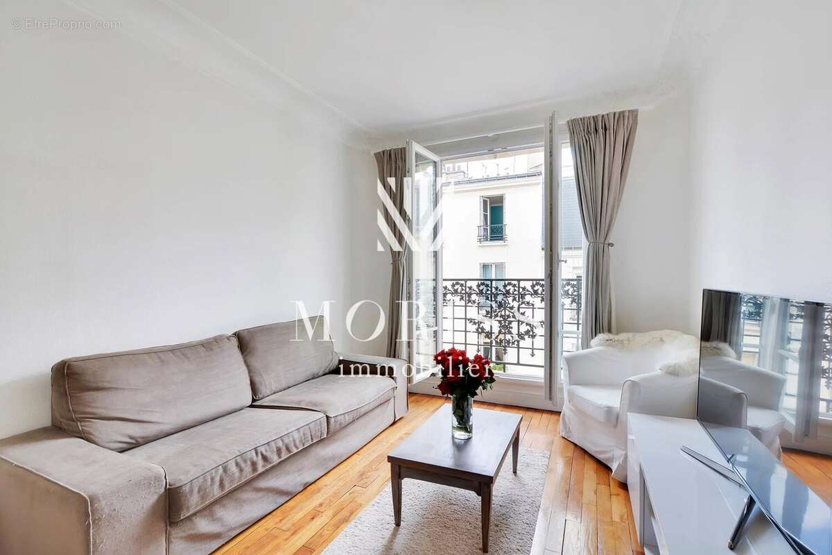 Appartement à PARIS-16E