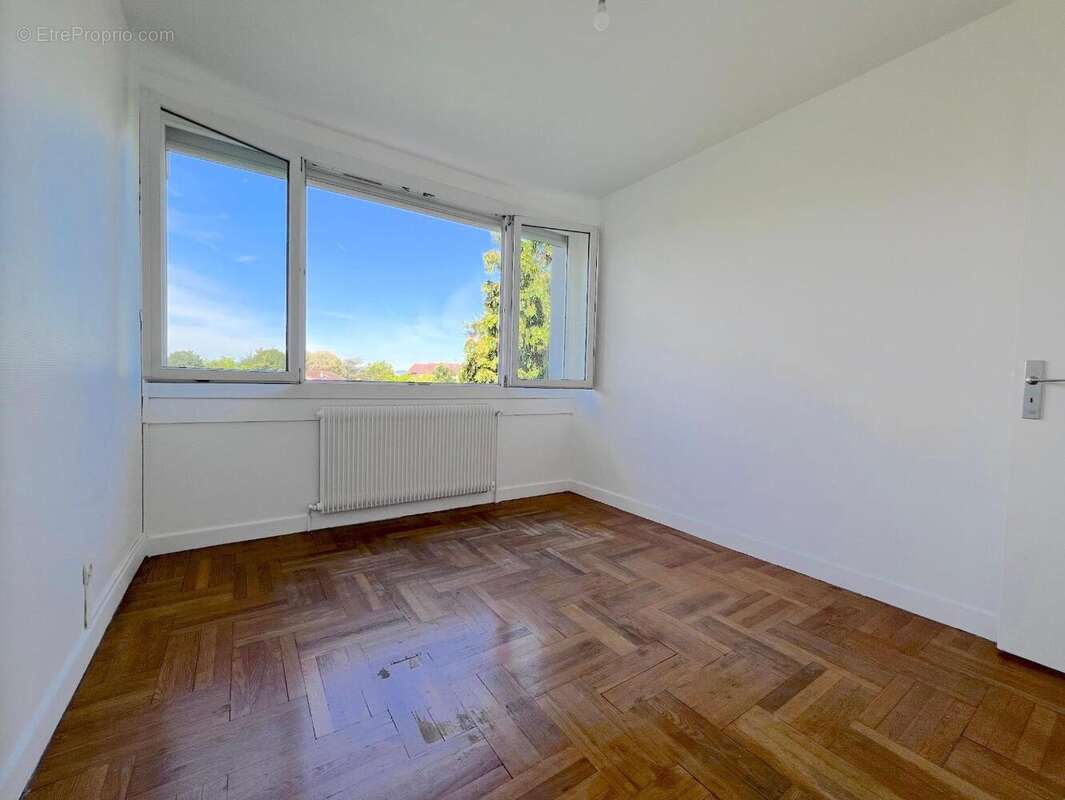 Appartement 80 m² à Decines-Charpieu  - photo 7