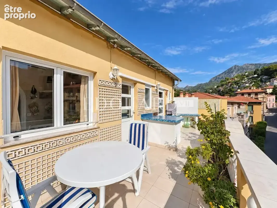 Spacieux deux pièces en bon état avec splendide terrasse et belle vue panoramique jusqu'à la mer - photo 8