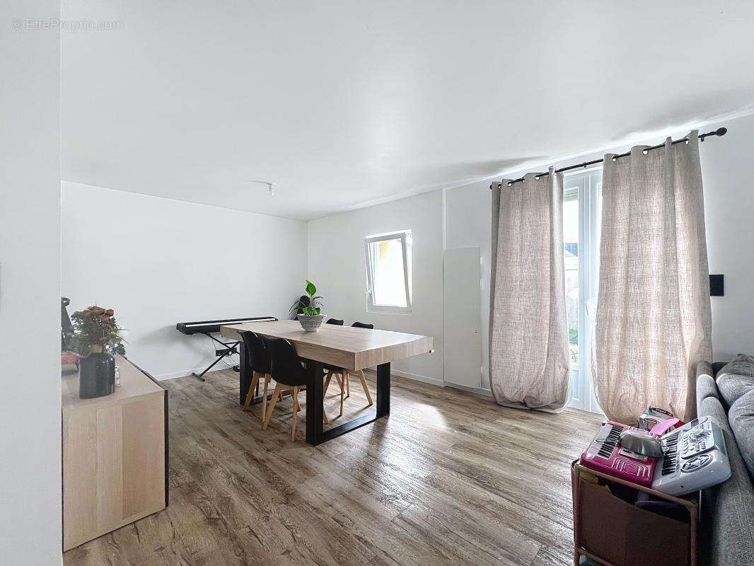 GUILERS - maison T6 - à  proximité des commerces et des écoles - photo 3