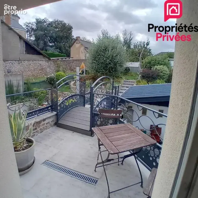 Maison de bourg rénovée de 130 m² avec jardin, véranda et deux garages ? Aucun travaux à prévoir ? Ambrières-les-Vallées 53300 e - photo 12