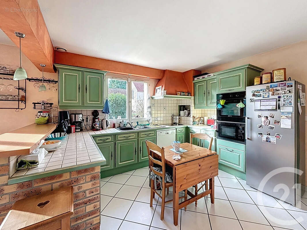 Maison à SAVIGNY-LE-TEMPLE