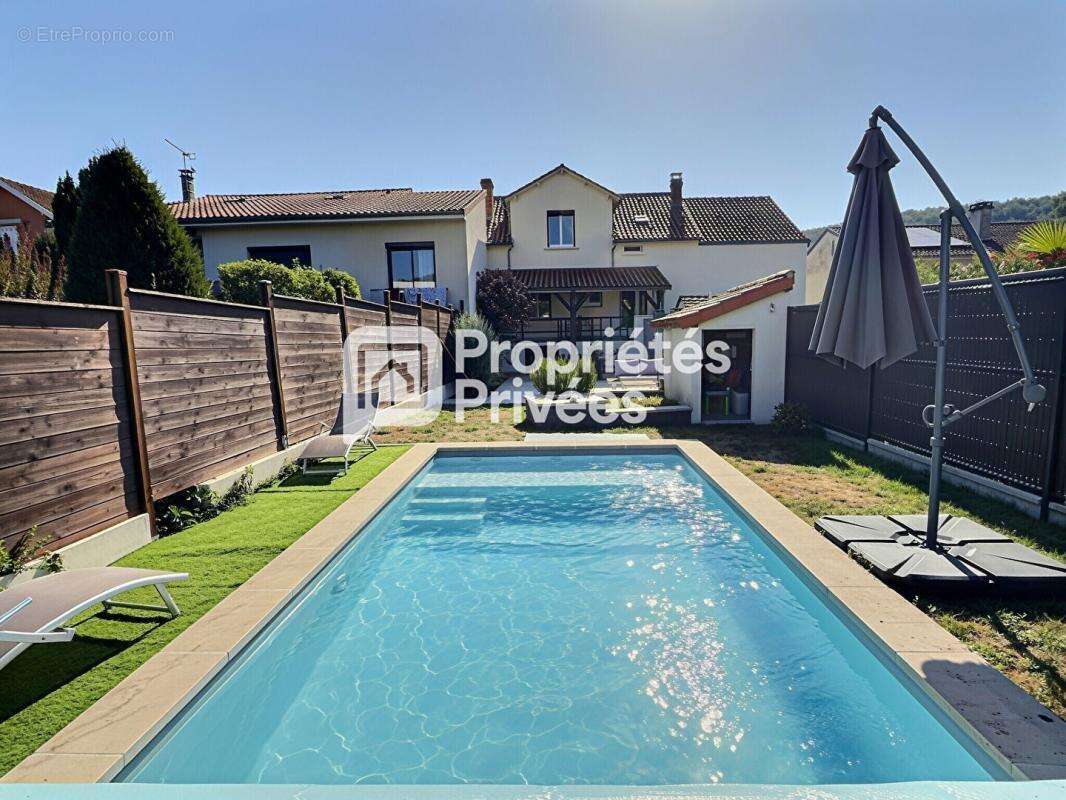 Maison T6/7 d'env. 165m² située au calme avec 4/5 ch., 2 garages fermés et piscine sur PERIGUEUX (24000) - photo 2